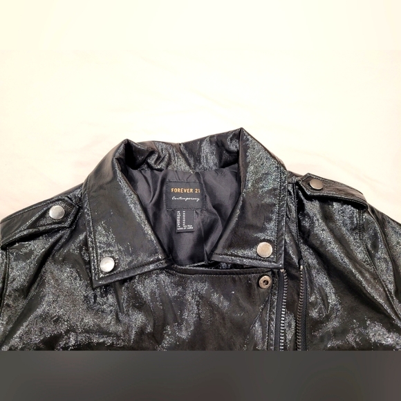 Forever 21 80s Black Faux Patent Bomber Jacket - Picture 6 of 13